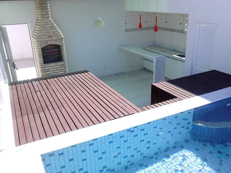 Piscina e churrasqueira privadas