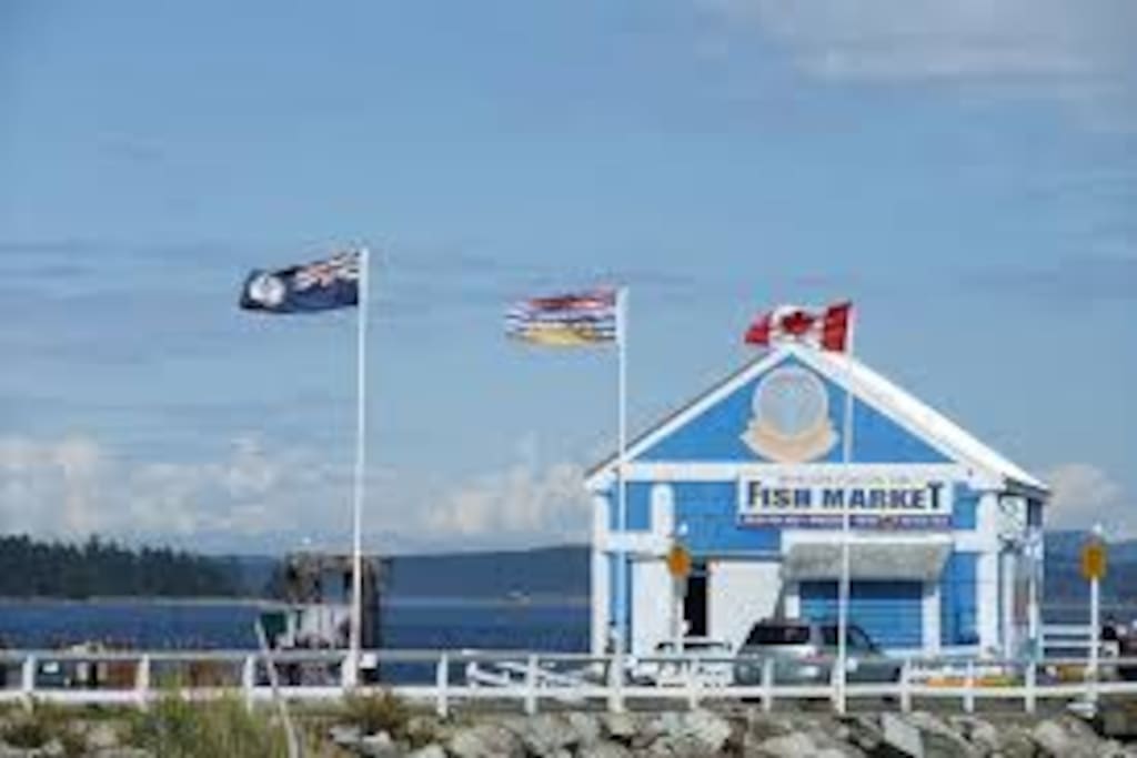 Quaint seaside village of Sidney is only 10 mins away
