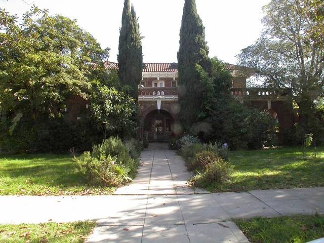 Cool & Eclectic, Historic Mansion. gallery image 2