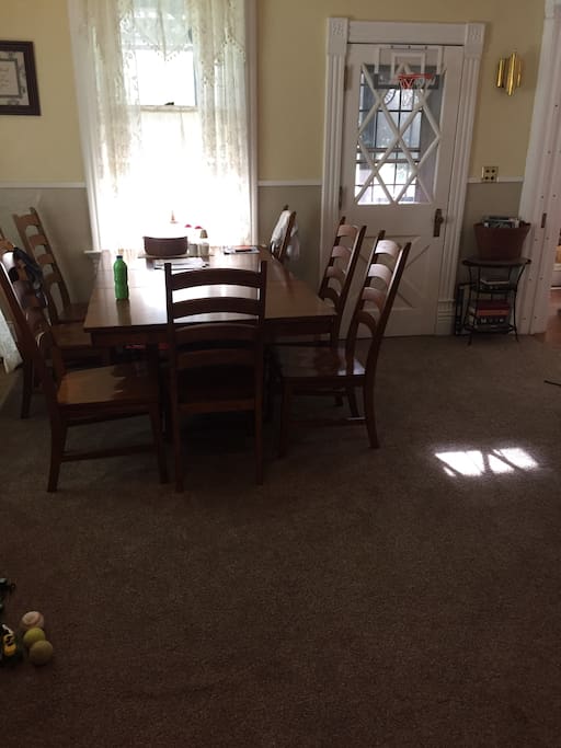 Kitchen Dining for 7 (there is also a separate dining room that seats 6)