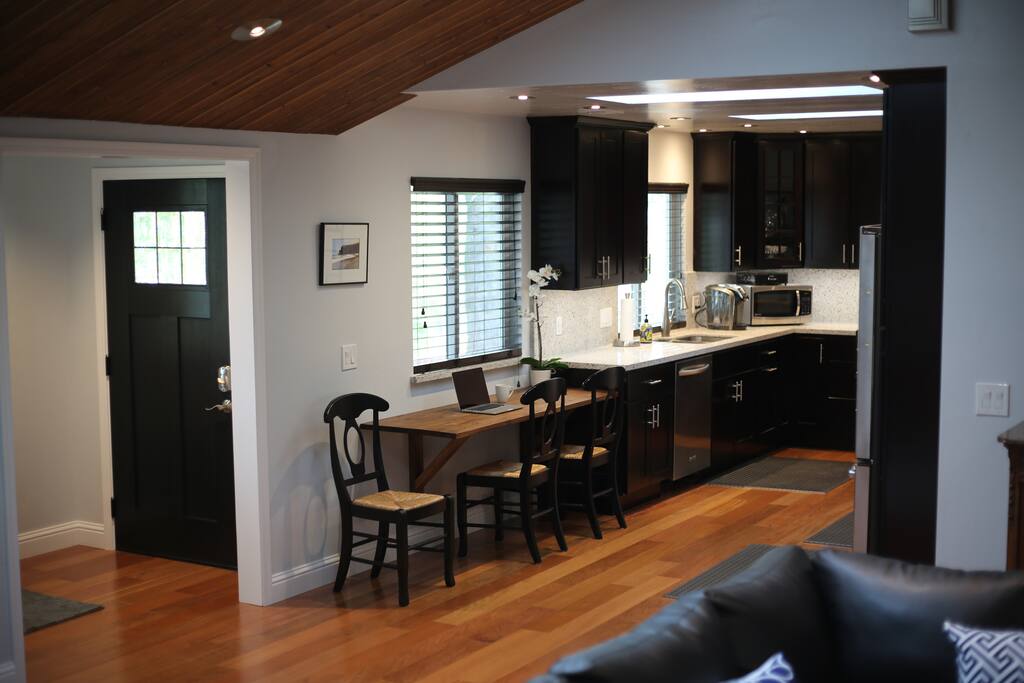 entry to kitchen and living room
