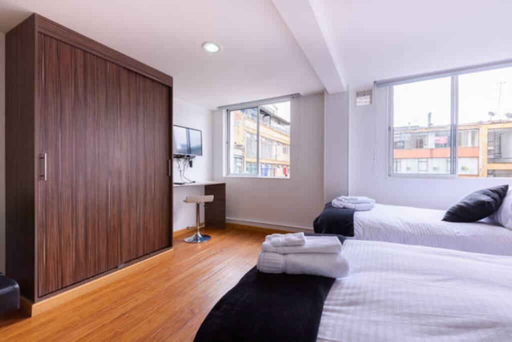 Estudio con 2 o 3 camas gemelas
Cupo Col$1.000.000