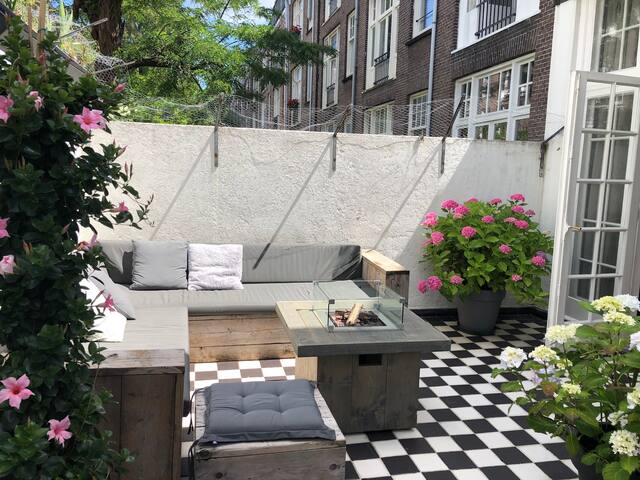 Luxury monumental 3 floor house gallery image 5