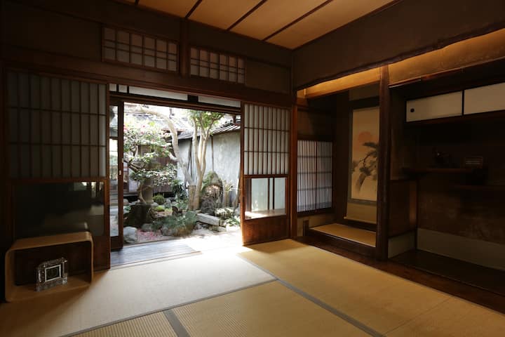 京町家を改装した和室で 専用庭付き離れです 無料朝食付き Bed And Breakfasts En Renta En Shimogyō Ku Kyoto Kyoto Japon