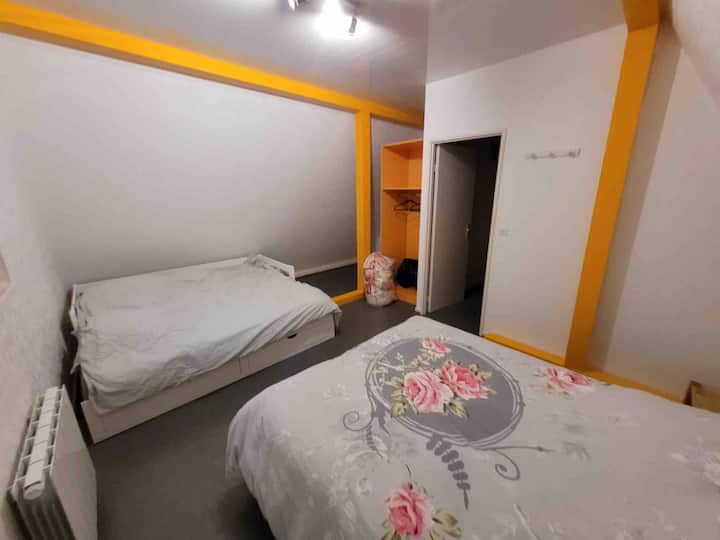 двойно легло и 90 легла ( което се превръща в двойно легло).