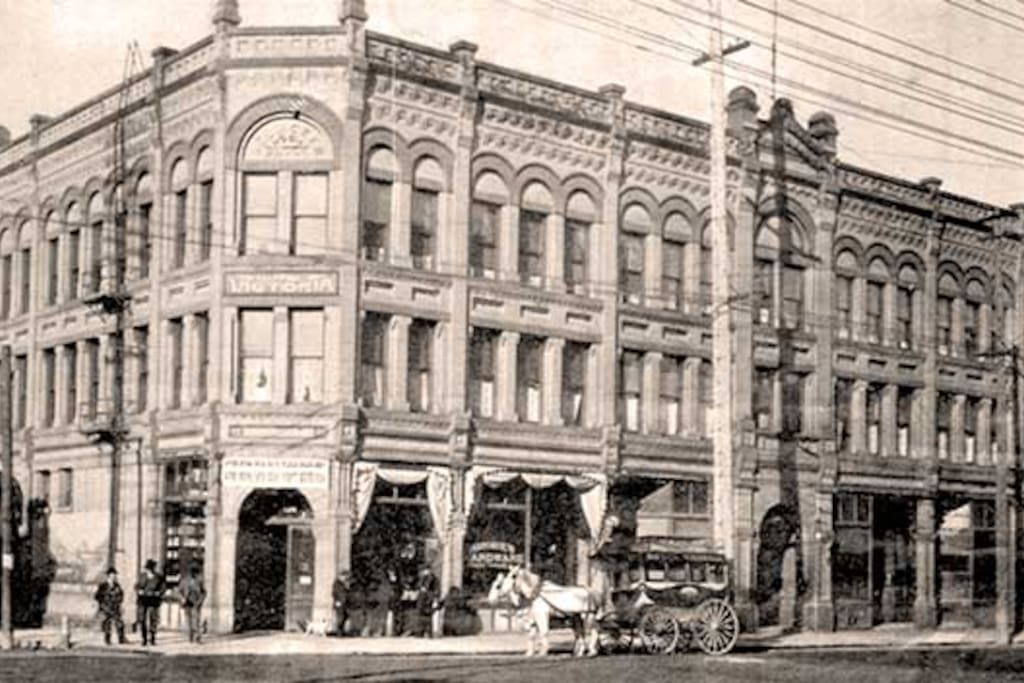 Victoria hotel - circa 1890Original Victoria Hotel - circa 1892