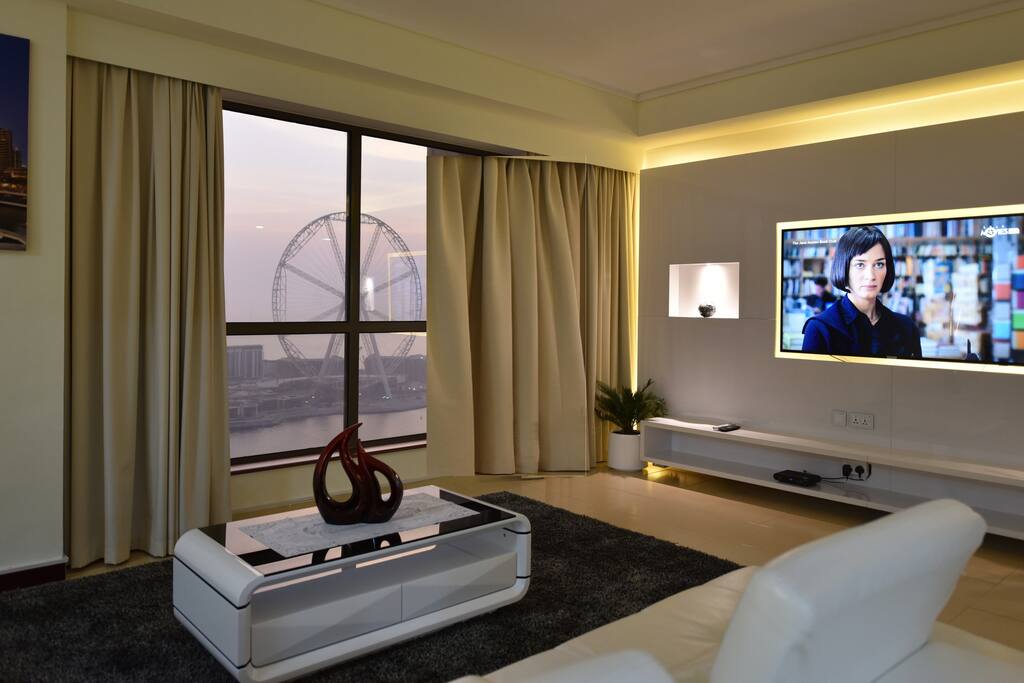 TV SET WITH AMAZING VIEW