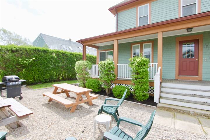 Mariner House, walk to First Beach gallery image 3