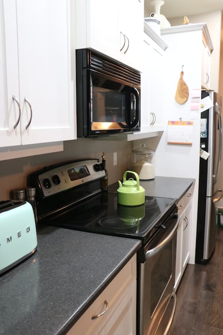Fully stocked kitchen. We love to cook and bake, so you have everything available to you from ingredients to utensils/cookware.