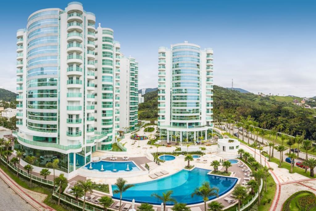 Condomínio de Luxo Brava Beach - Praia Brava - Apartamentos para Alugar