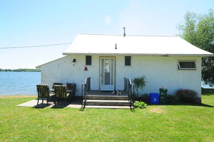 Waupoos Island View Cottages The Amanda Cabins For Rent In