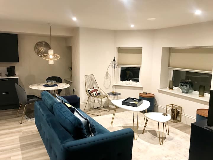 Luxury Living By The Sea. Seafront Apartment - Pagham Beach