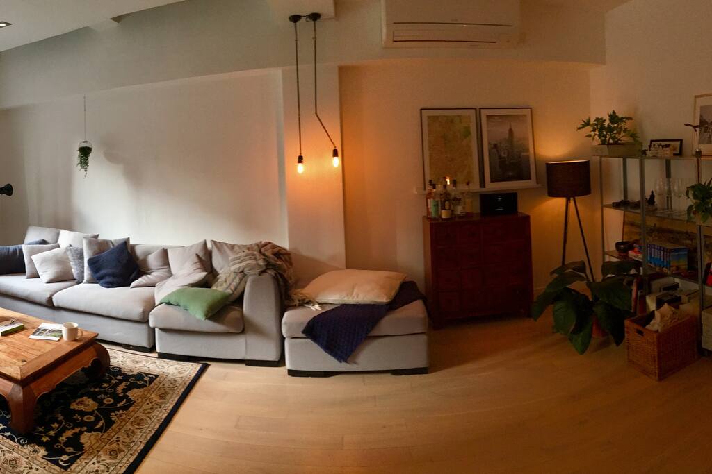 Unique Boutique Apartment // Mid-Levels Central - Living