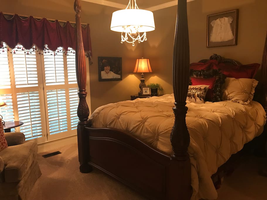 Guest Room/Queen Size Bed