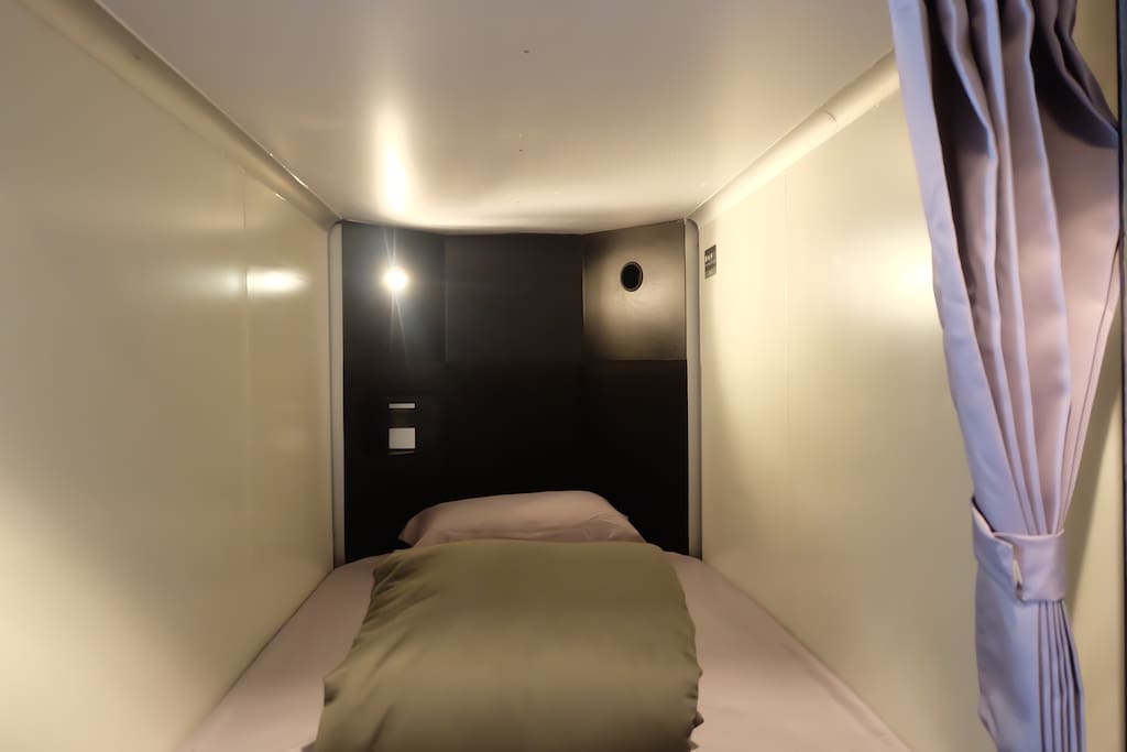 Capsule bed
