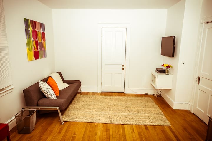 GRAND STUDIO ROOM - 25 mins from NYC