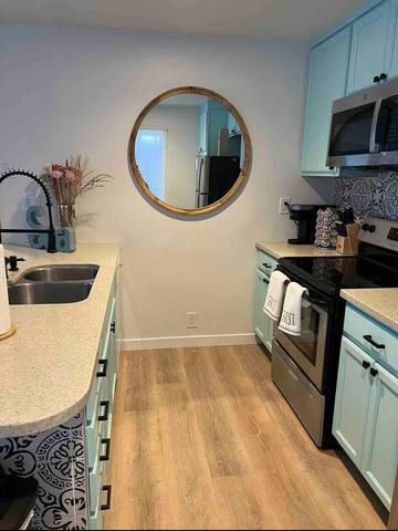 Tiffany’s on the Beach. Just steps from the ocean gallery image 4