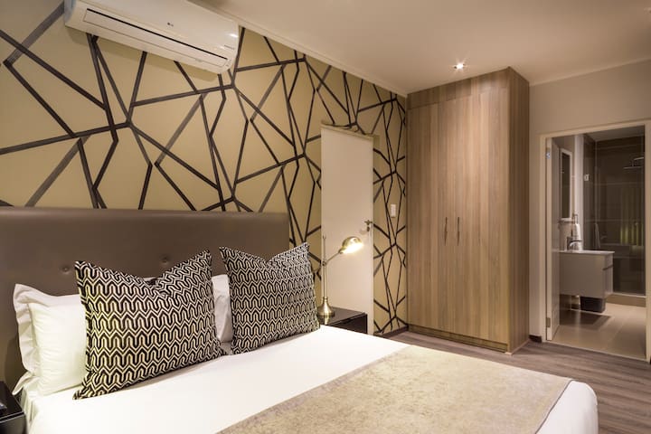Long Stay Spacious 2-Bedroom Apartment in Rivonia.