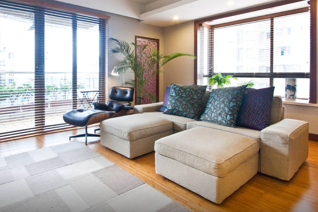 BRIGHT AND BIG LIVING ROOM