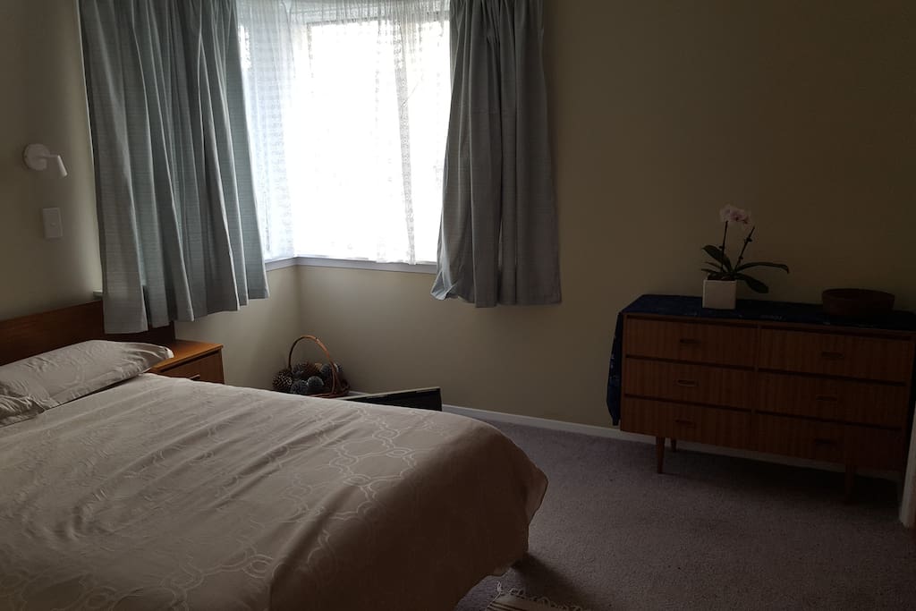 Guest bedroom - Day