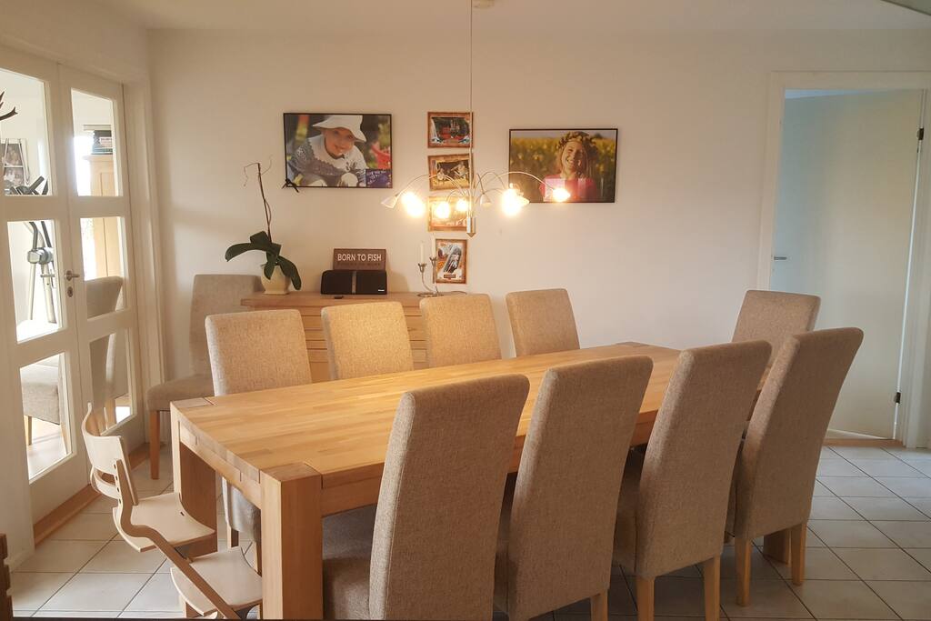 Dinning space in an open kitchen