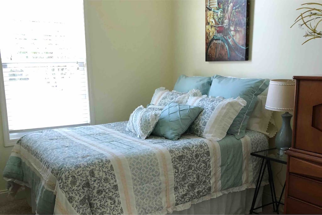 A beautiful and comfortable Queen size bed awaits you at Perry Place in a warm and friendly environment. Enjoy the feel of home while you are on the road, whether it be work or pleasure.
