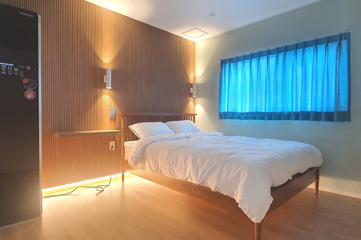 带LG风格的1楼客房2
一楼的每个房间都给了一个造型机。在它们去消毒和干燥的地方消毒未知病毒，干净整洁 