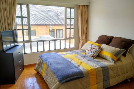 Habitación calida  muy cerca aeropuerto