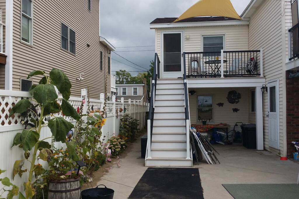 Sunset Bay Guest House Apartments for Rent in Irving, New York