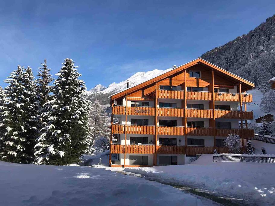 Cosy Zermatt apartment with view of the Matterhorn Apartments for