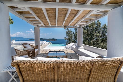 Villa Arios Dream Property Beach, Pool &Jacuzzi