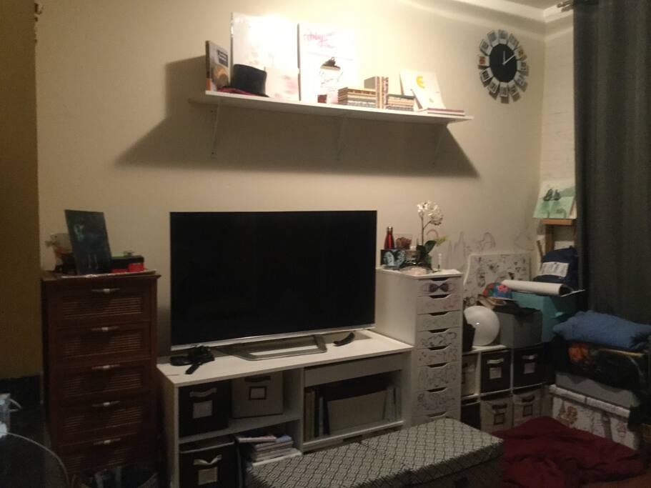 Wifi + Cable W Big Screen TV