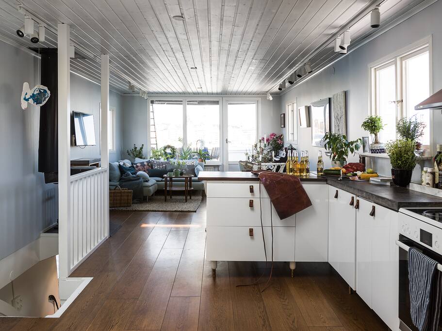 Övre plan har en öppen planlösning