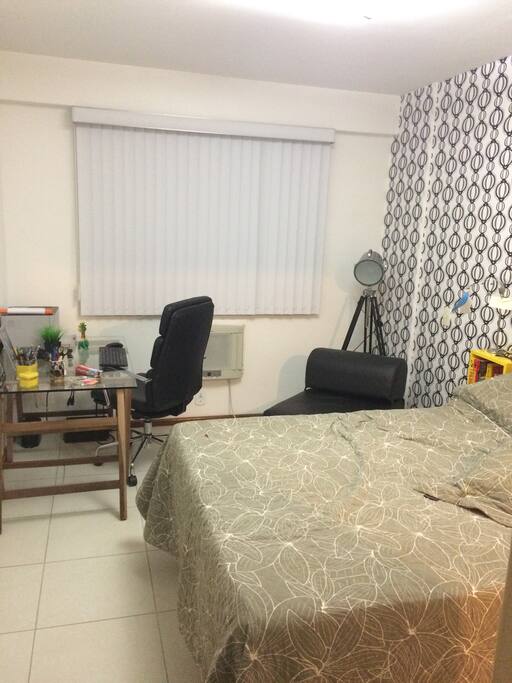 quarto suite - 1 cama casal e 1 poltrona que vira cama solteiro