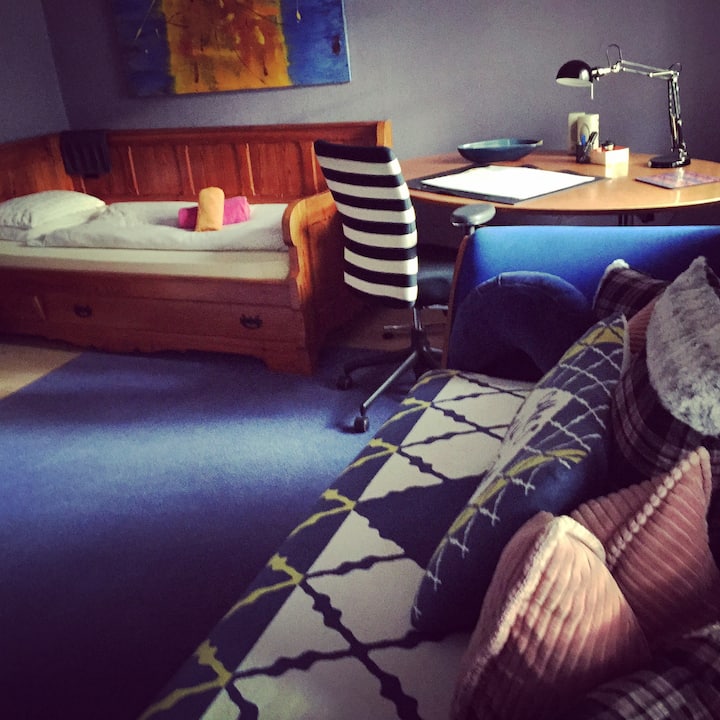 Dormitorio con 2 camas individuales en la planta baja.