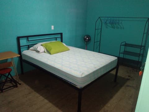 Cozy house with free parking