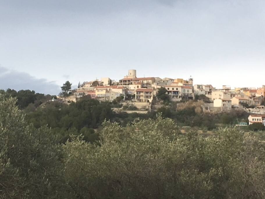 Velaux, le vieux village est à 10 mn à pieds