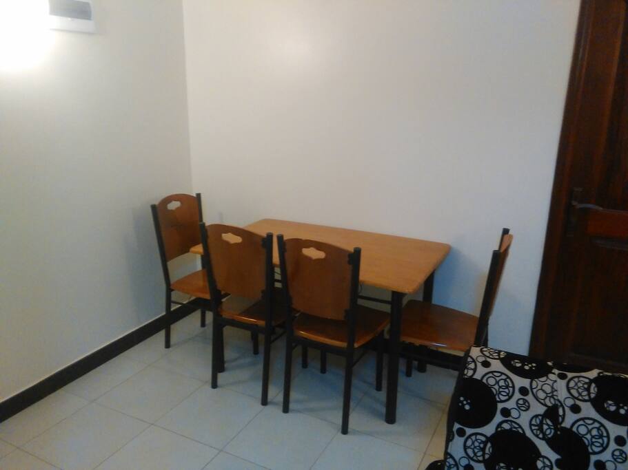 Reading/Dinning area