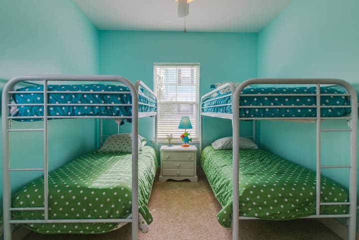 Downstairs bunk room w/ 4 single beds
