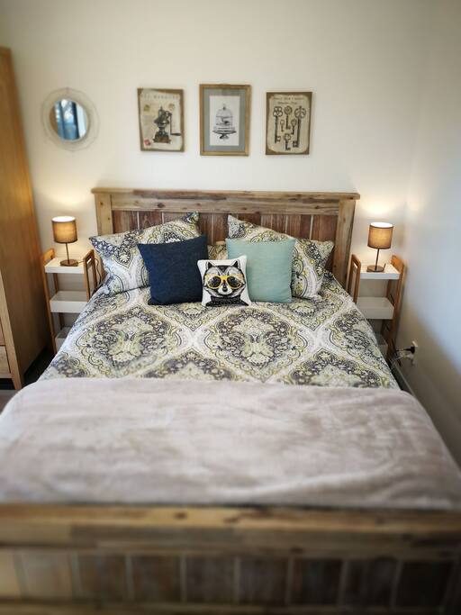Luxurious queen size bed