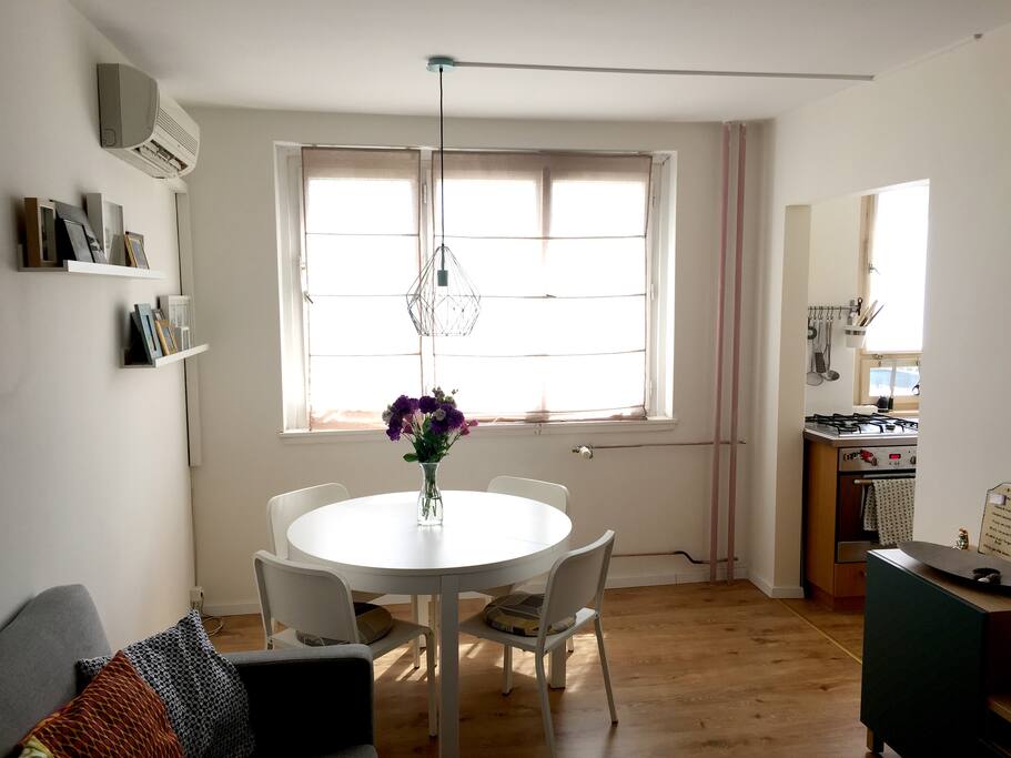 Living room (dining table)