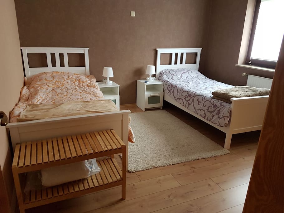 Schlafzimmer, Betten können auch zusammengeschoben werden