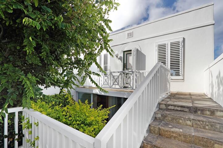 Perfect townhouse a stones throw from BoulderBeach gallery image 3