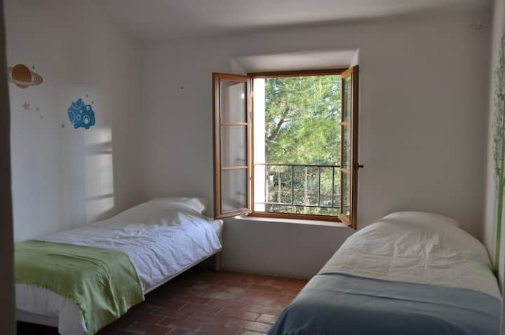 ห้องนอน 3 พร้อมเตียงคู่