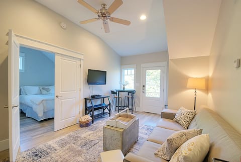 Popular Airbnb listing: Historic Roswell Charming Carriage House in Roswell