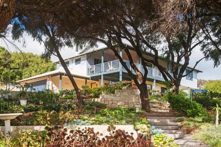 Illawong House Surfers Point Margaret River