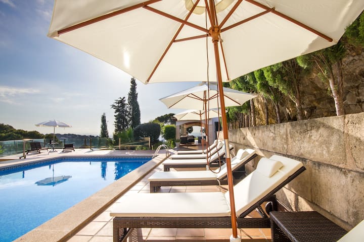 Luxury villa with stunning sea views in Bendinat gallery image 4