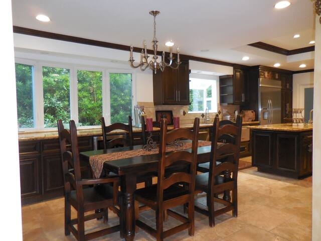 Albers Estate-Lavish SaltWater Pool gallery image 5