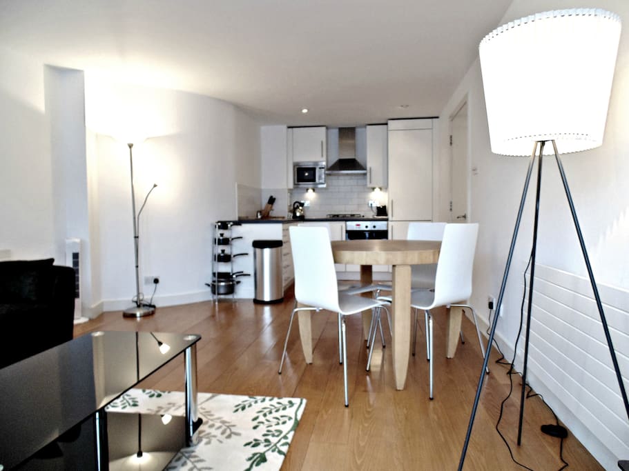 Open plan kitchen & lounge