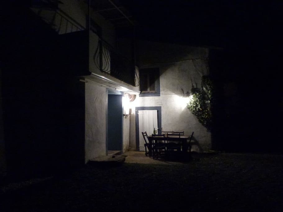 También de noche.